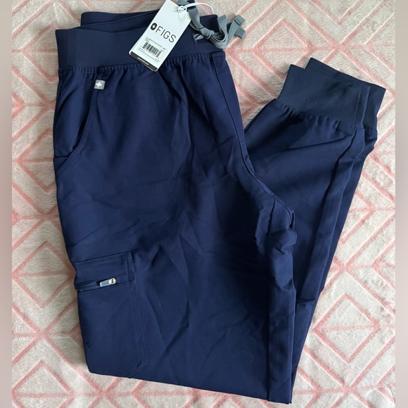 FIGS- Zamora Jogger Scrub Pants in navy - Picture 2 of 8